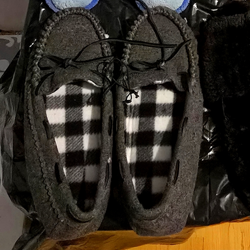 NWOT-Women slippers